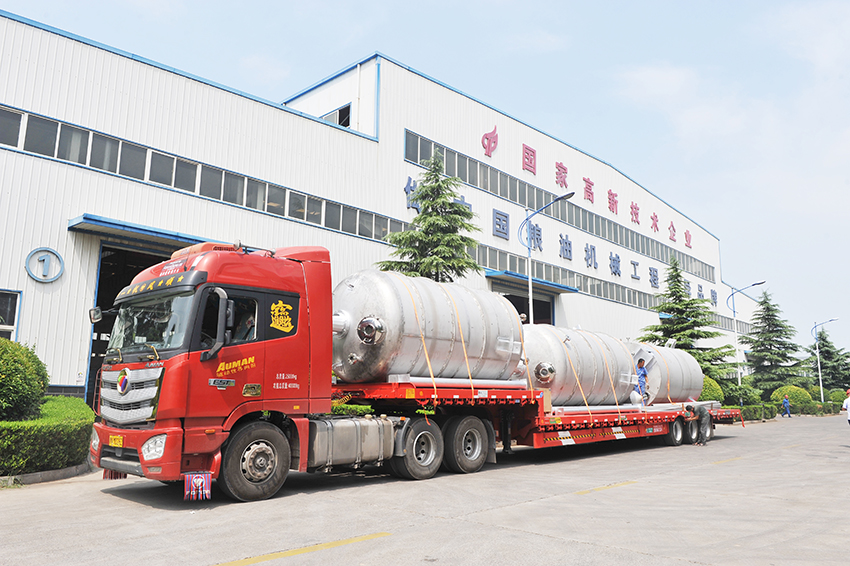 华泰集团生产制造的200T/D大豆制油、30T炼油项目发货黑龙江