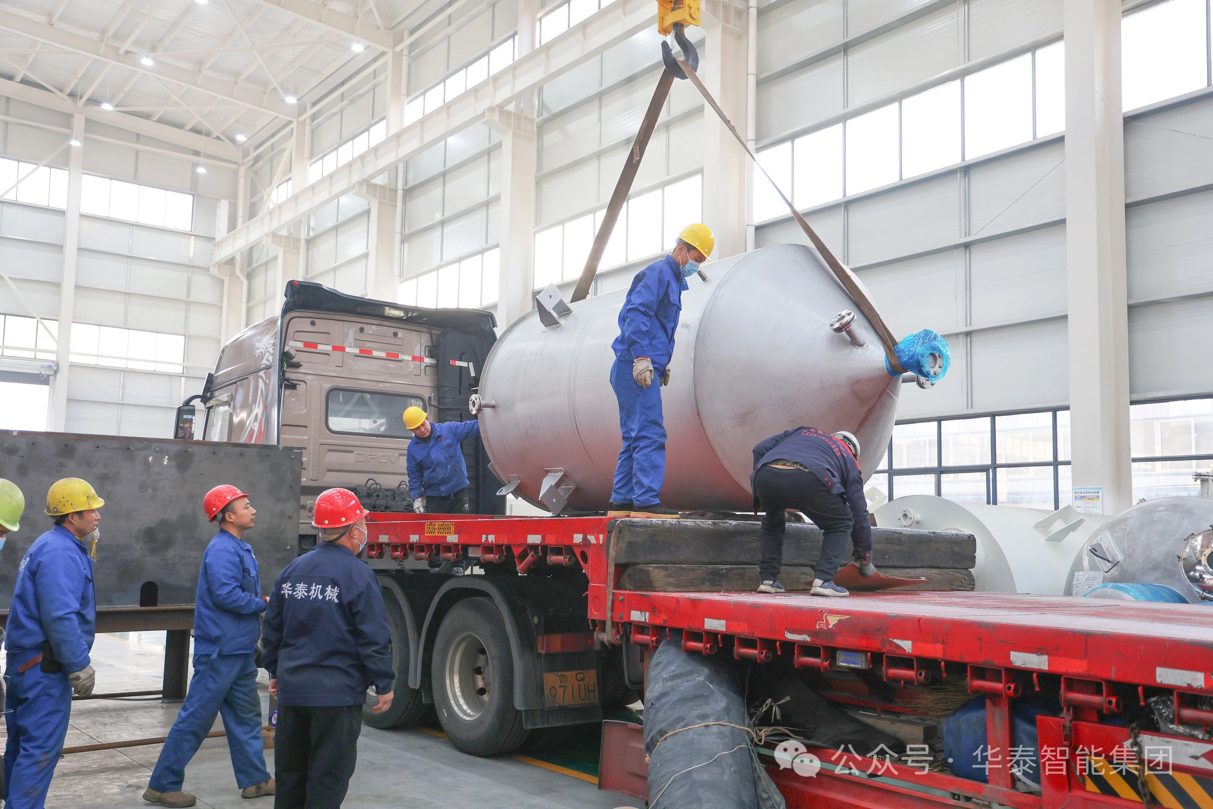 华泰智能装备集团10TPD一级大豆油精炼设备启运山东，助力高品质食用油市场